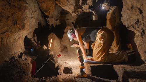 Lo desconocido La cueva de los huesos