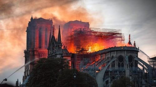 Arde Notre Dame